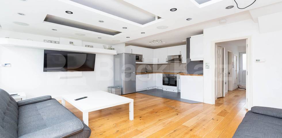 			VIRTUAL TOUR AVAILABLE!, 4 Bedroom, 2 bath, 1 reception Apartment			 Weymouth Terrace , HOXTON - SHOREDITCH